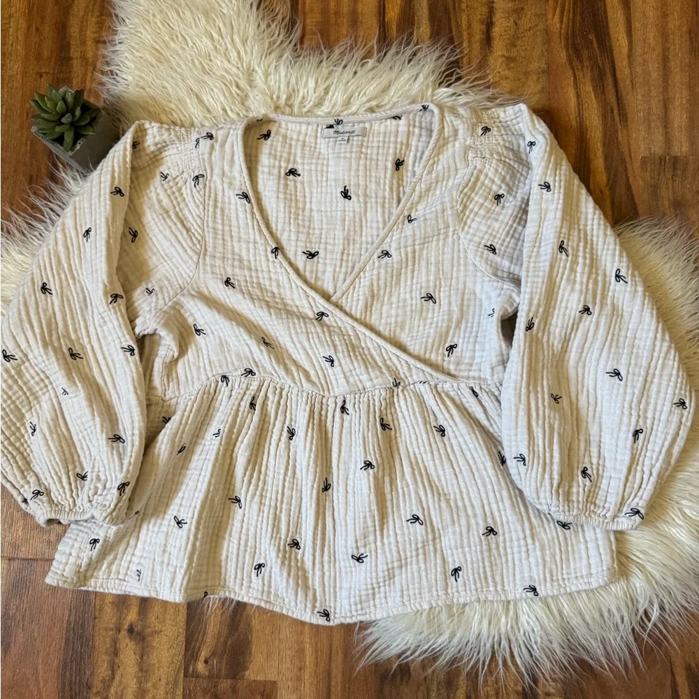 Madewell Lightspun Peplum Wrap Top in Tiny Bows - Picture 2 of 7